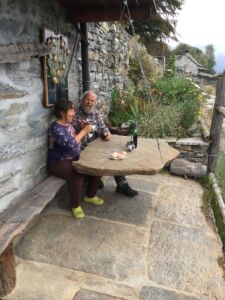 Brotzeit und Wein am Fliegenden Stein