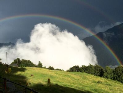 der Regenbogen verbindet die beiden Seiten des Onsernonetals